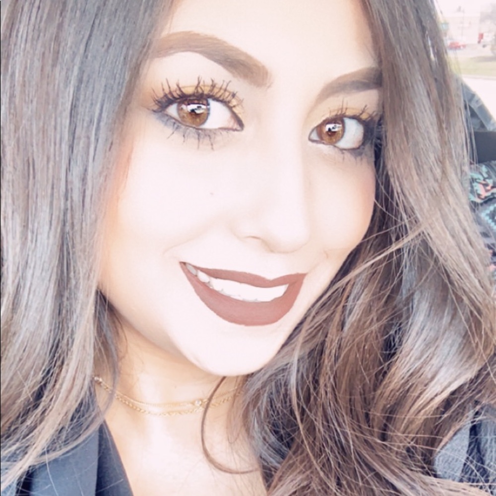 Meet your Posher, Rebeca